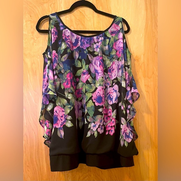 Beautiful Cold Shoulder Blouse - Picture 2 of 5